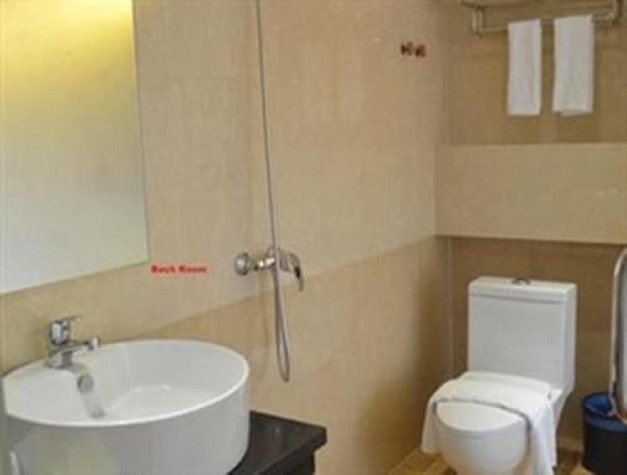 Good Luck Hotel Янгон Экстерьер фото