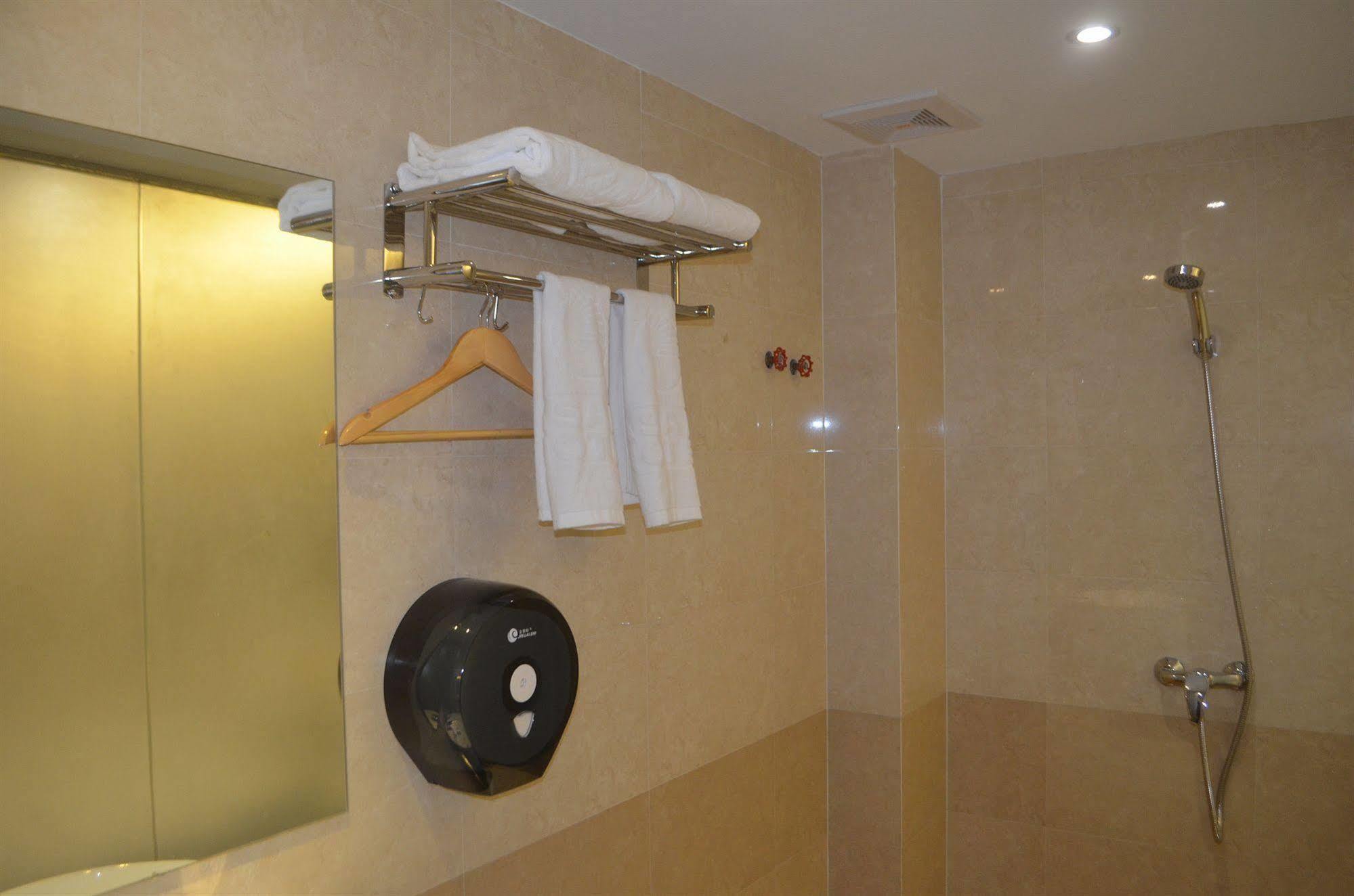 Good Luck Hotel Янгон Экстерьер фото