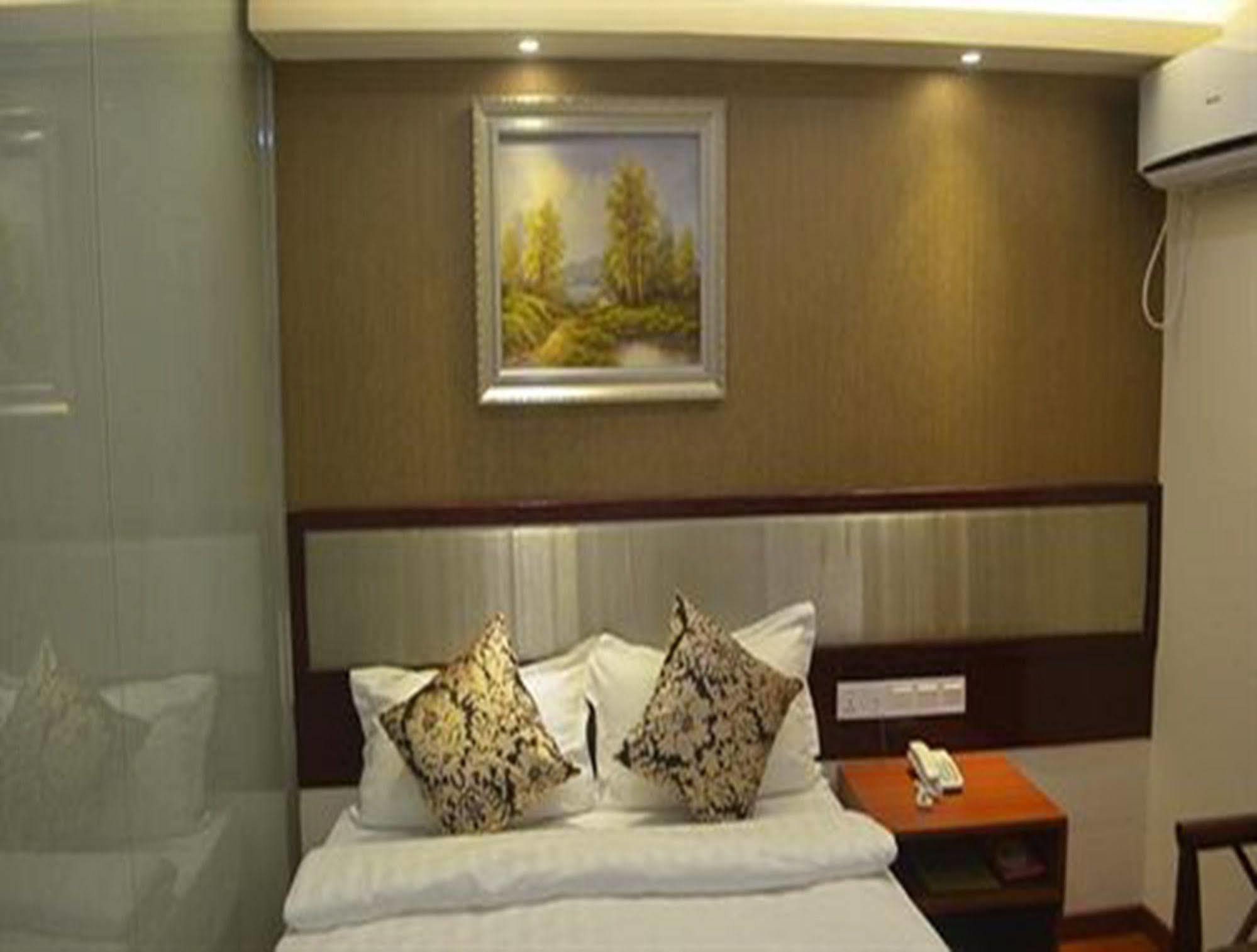 Good Luck Hotel Янгон Экстерьер фото