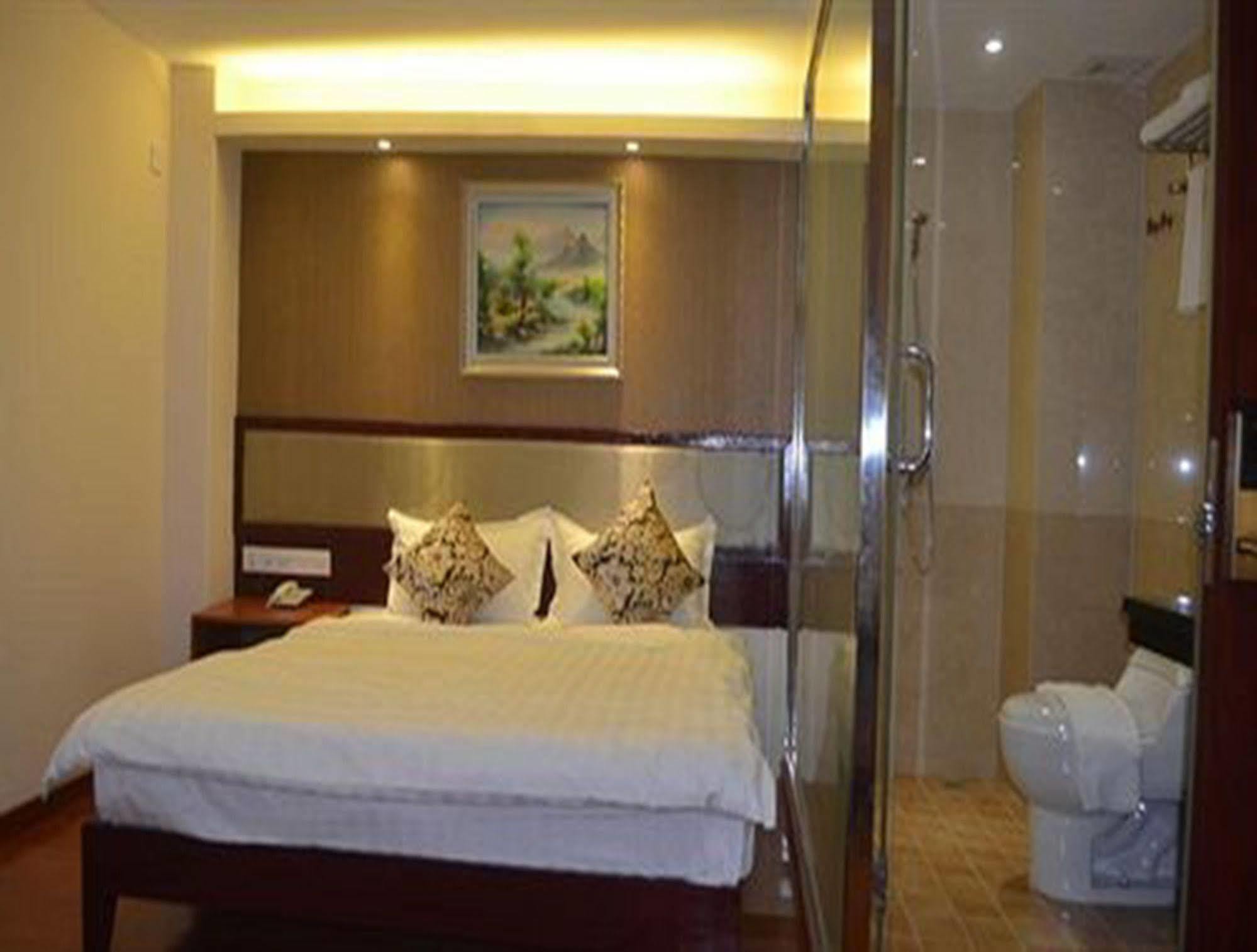 Good Luck Hotel Янгон Экстерьер фото