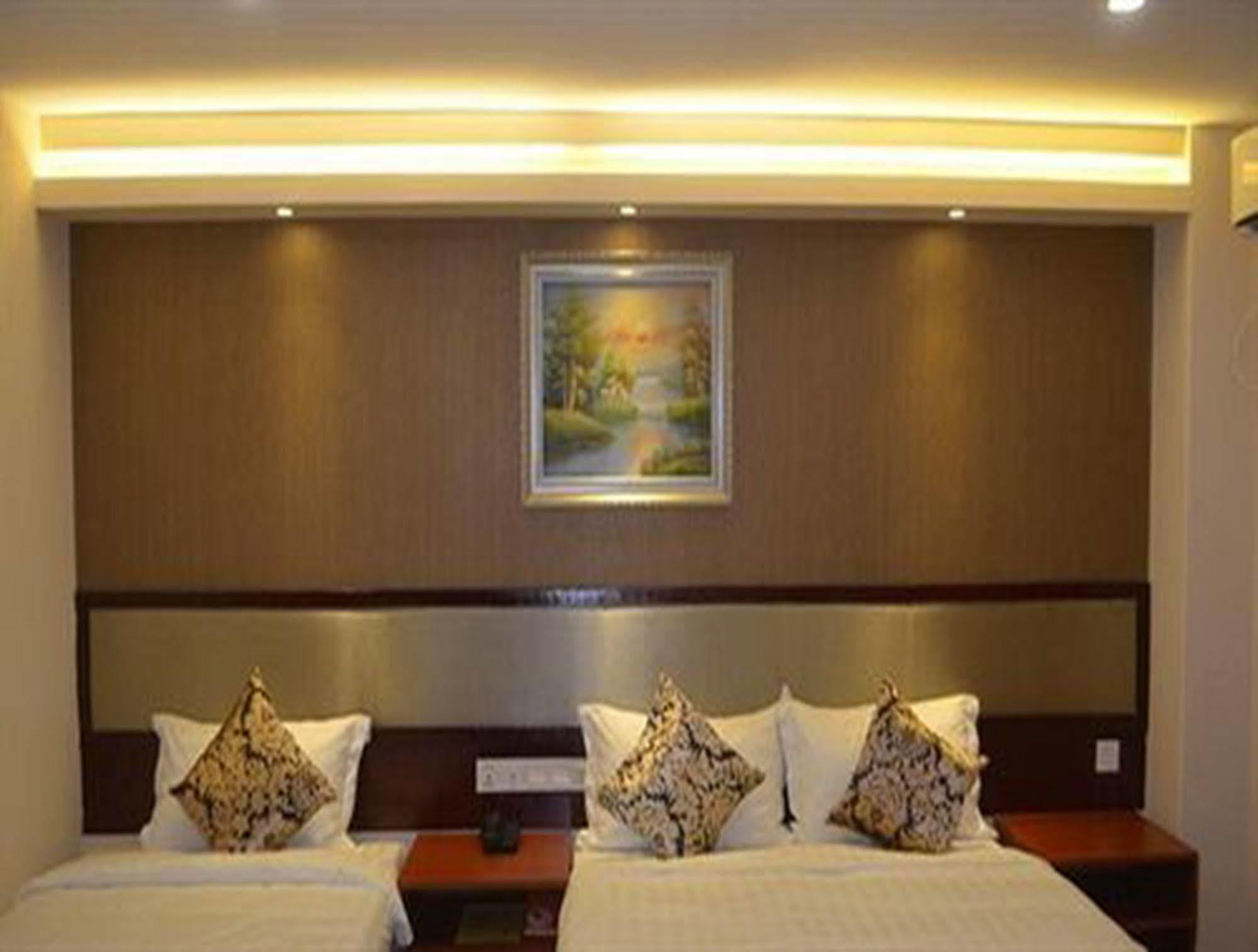 Good Luck Hotel Янгон Экстерьер фото