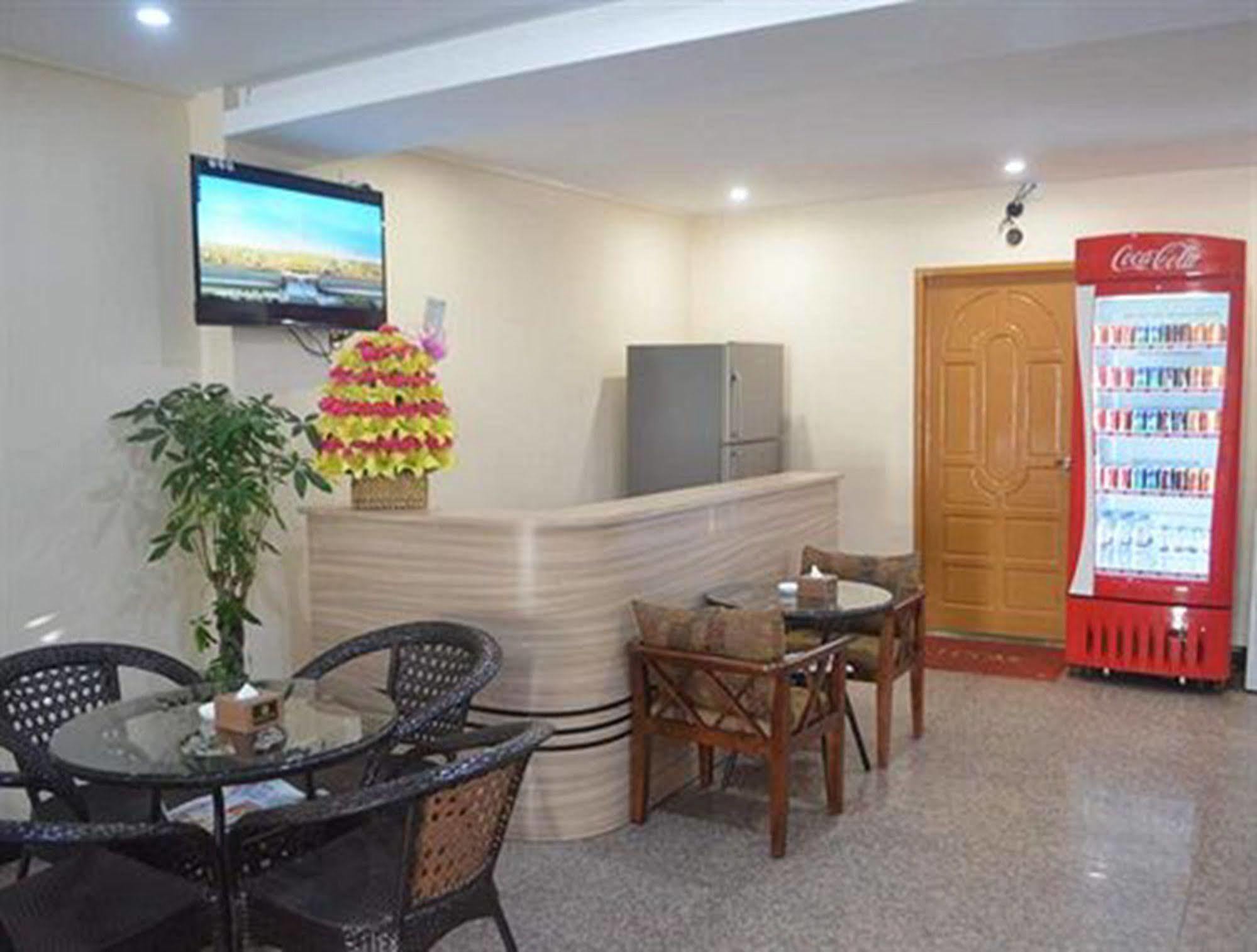 Good Luck Hotel Янгон Экстерьер фото
